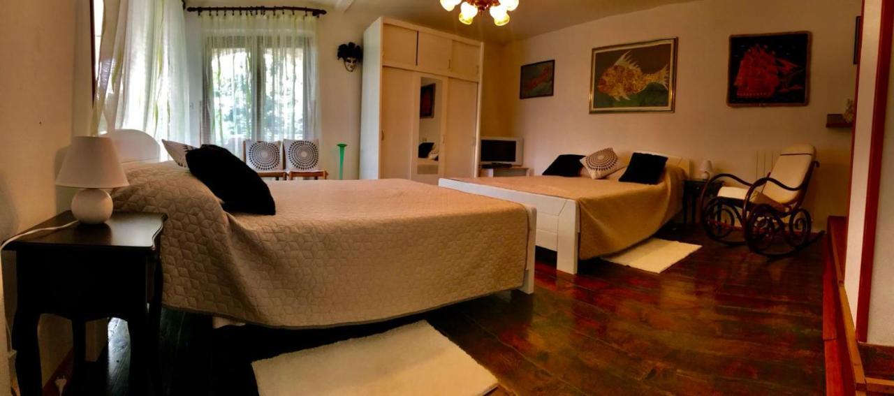 B. Ela Rooms Porec Esterno foto